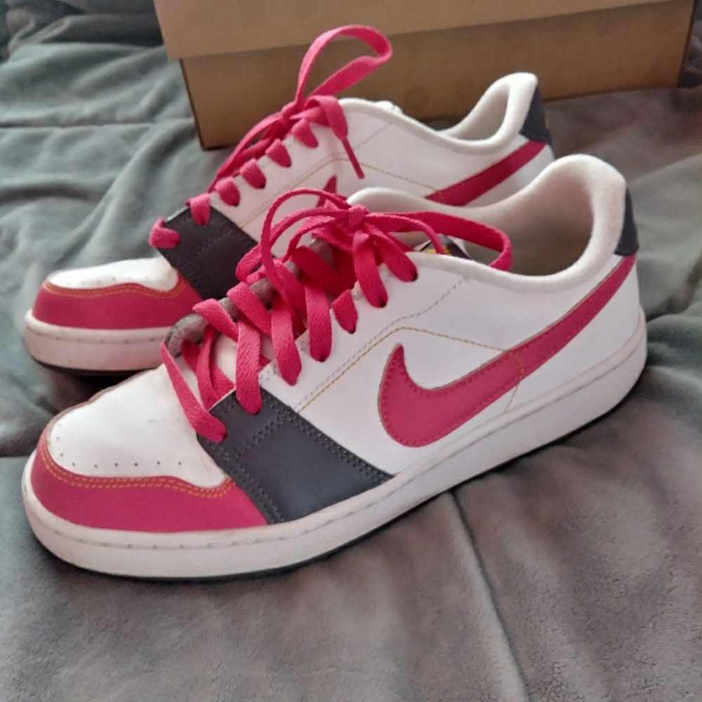 Womens pink nikes